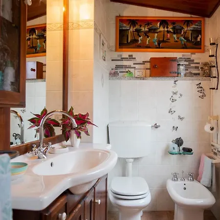 Helloelba Il Borgo Marciana (Isola d'Elba)
