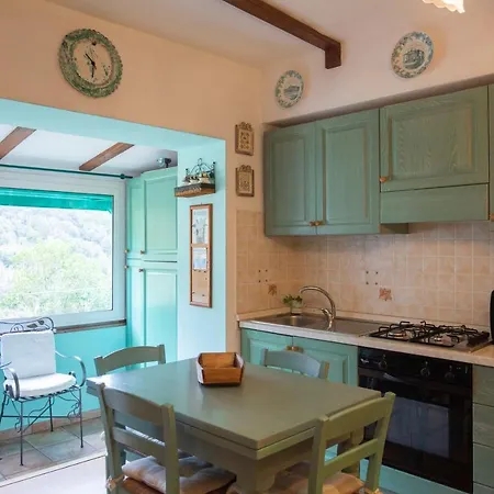 Helloelba Il Borgo Marciana (Isola d'Elba)